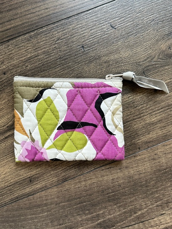 NWOT Vera Bradley Zip Coin Pouch - Portobello Road
*Retired* - Picture 2 of 4